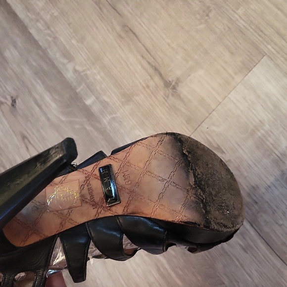 L.A.M.B l black Leather heels l designer l Size 6.5 l 4 inch heels l Gwen - Picture 5 of 9